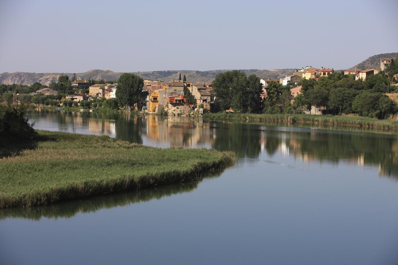 La Noguera Camping Sant Llorenç de Montgai Exteriör bild